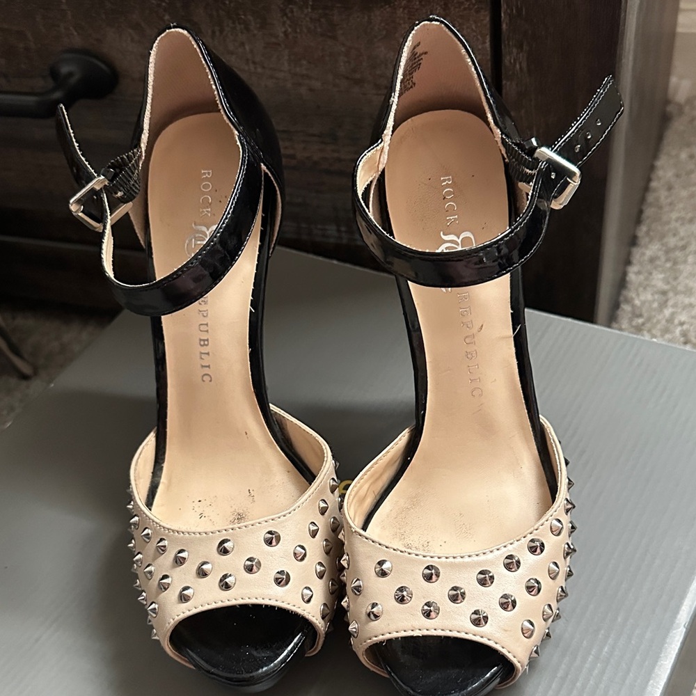 Rock & Republic Black and Tan Studded Heels
